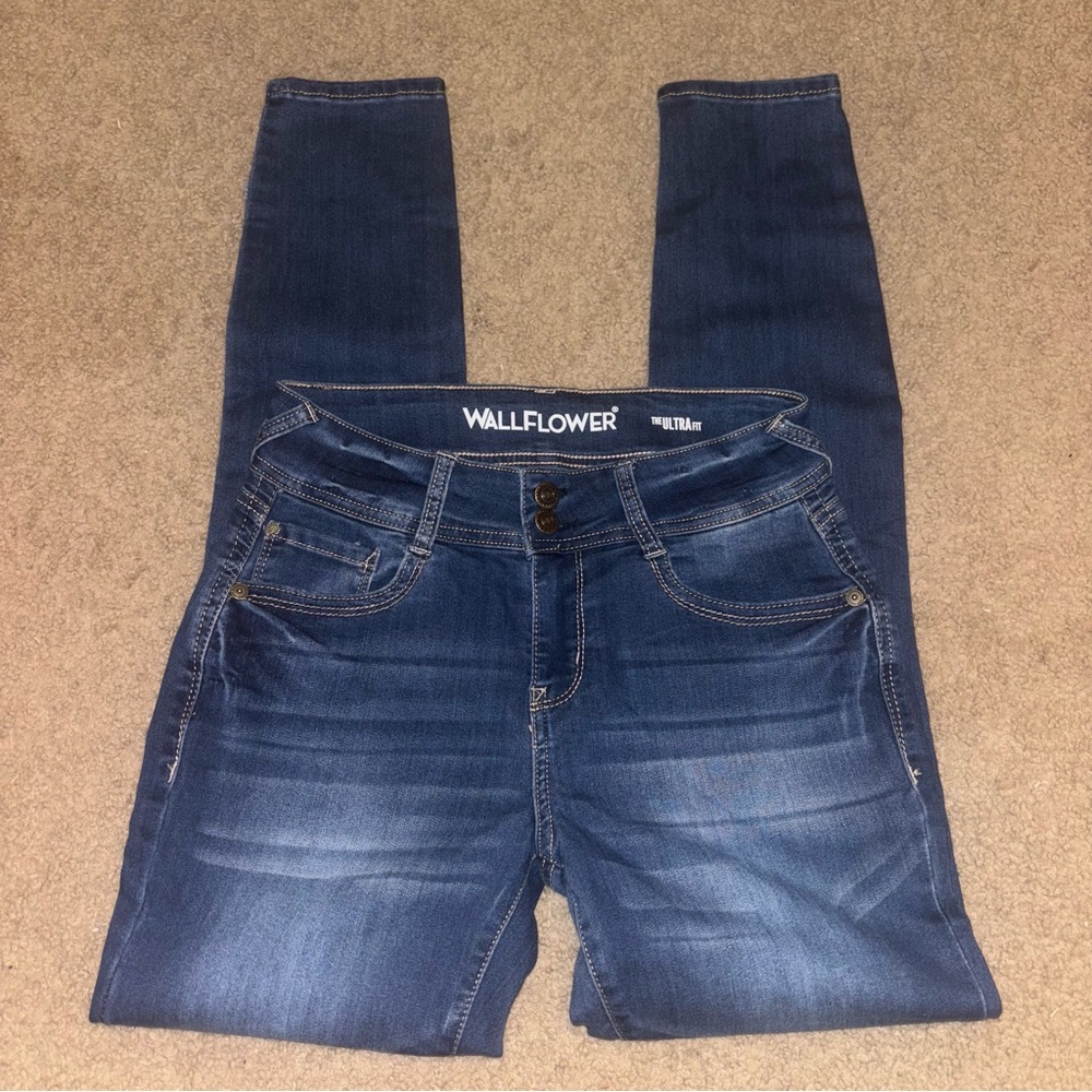 Wallflower Ultra Fit Blue Jeans, size 7